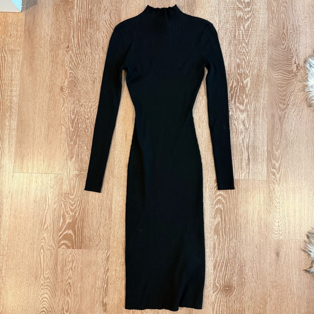 H&M black knit ribbed mock neck maxi dress
Size XS